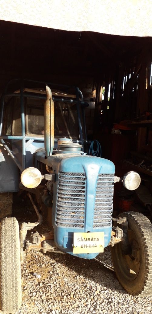 De vanzare tractor Zetor