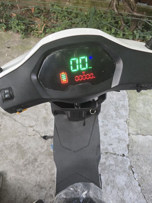 Vand scuter electric
