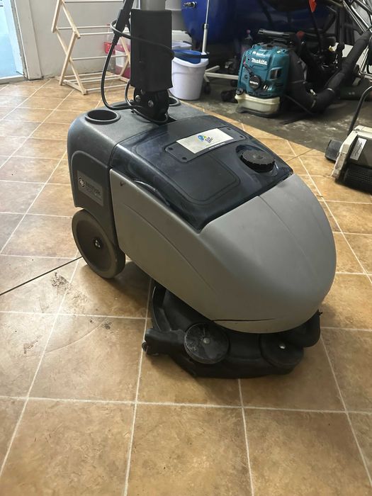 Aparat de spalat pardoseli NILFISK SC 351