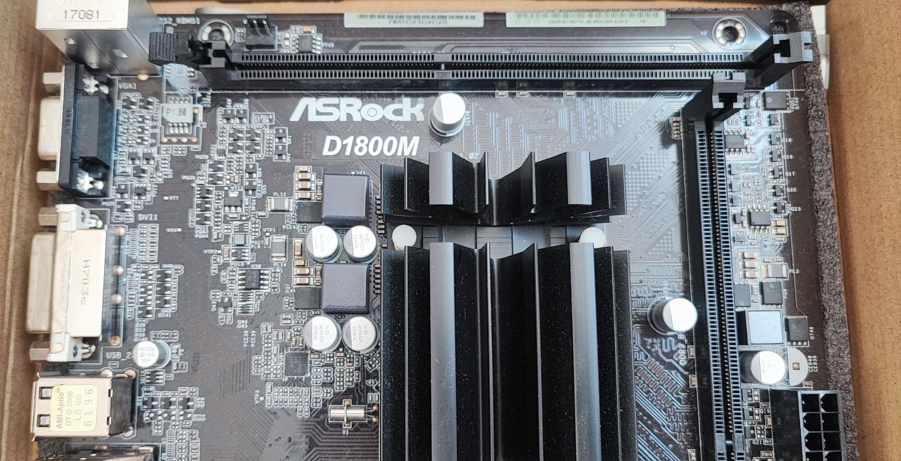 Placa de baza ASRock D1800M cu procesor integrat