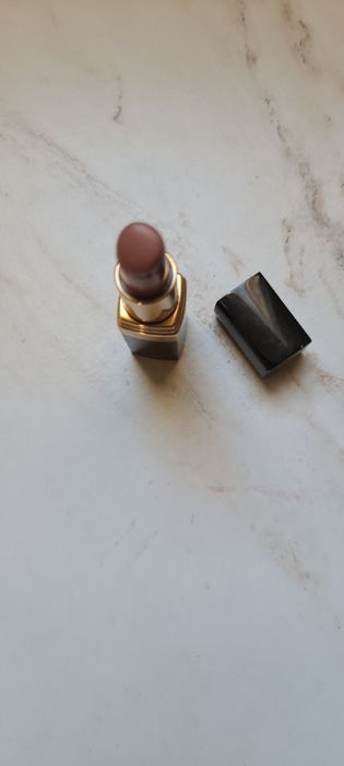 Червило на Chanel. Rouge Coco. Цвят Adriene-402