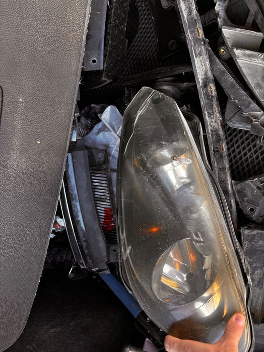 Фары, детали телевизора Гольф 6