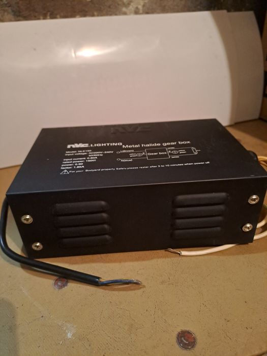 Пусково запалително устройство за метал-халогенни лампи .