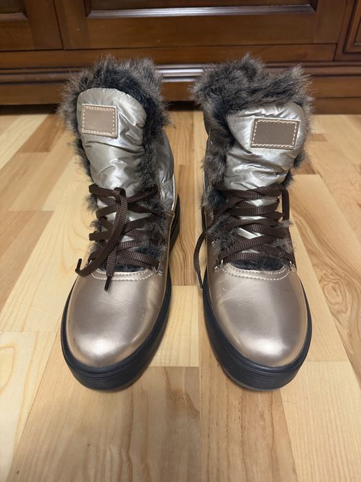 Vând ghete model deosebit