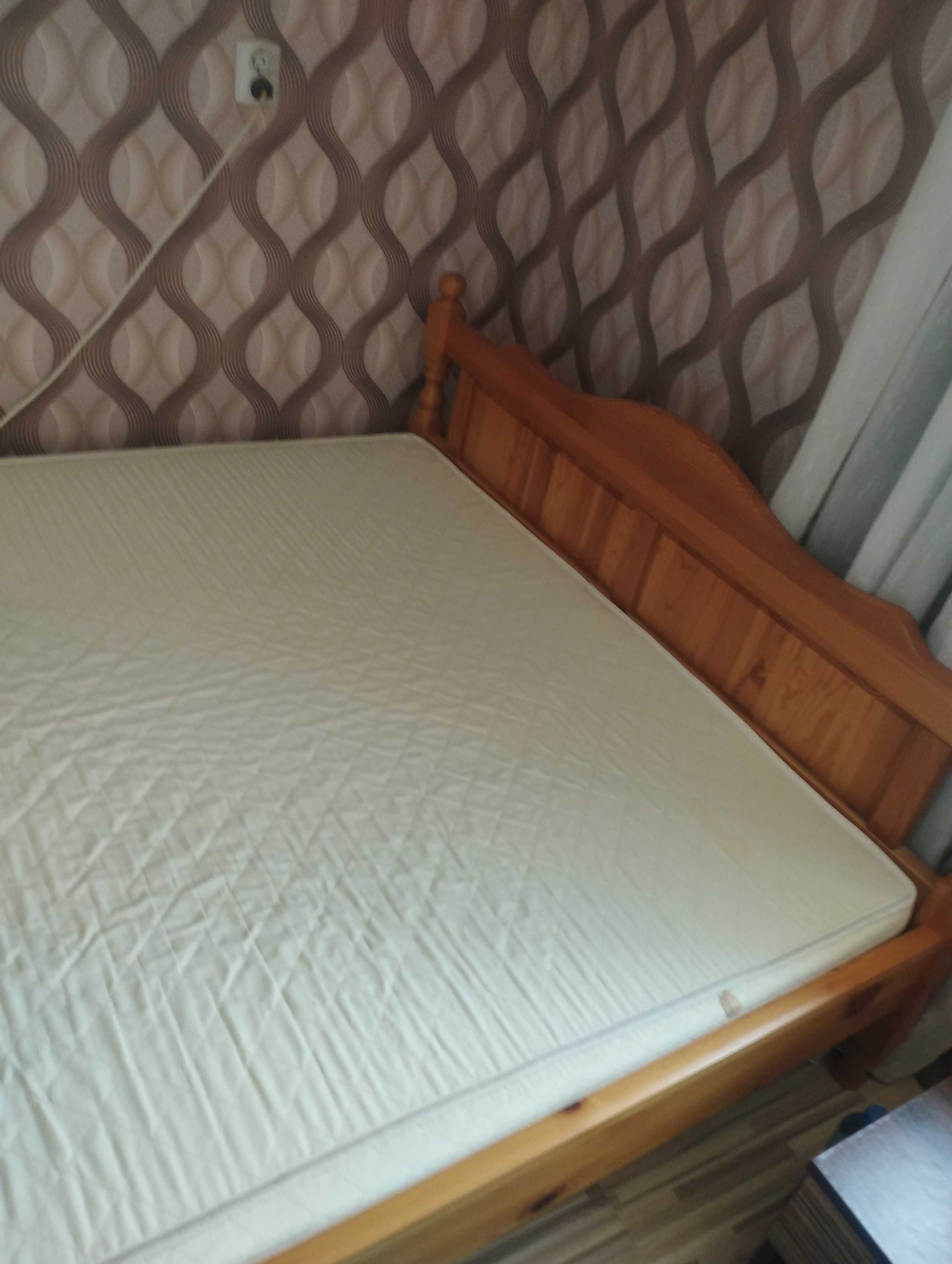 Продавам спальня с матрак