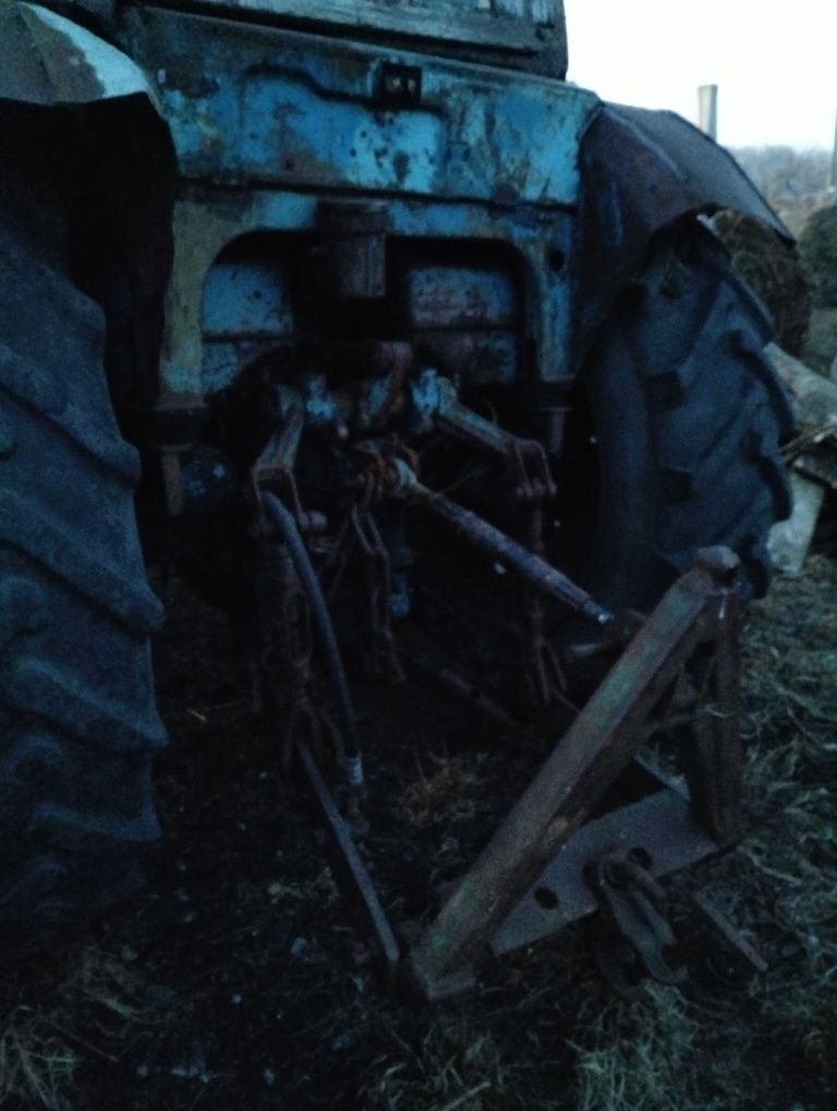 Продам трактор в