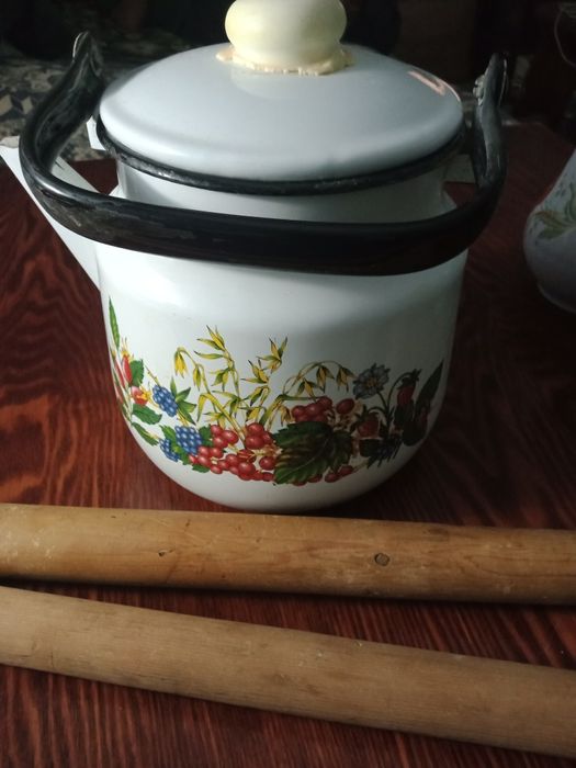 Кухонная утварь,много разных вещей,для кухни,шикарные пепельницы