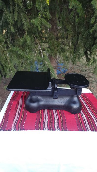 Рядко срещана стара английска чугунена везна с комплект тежести