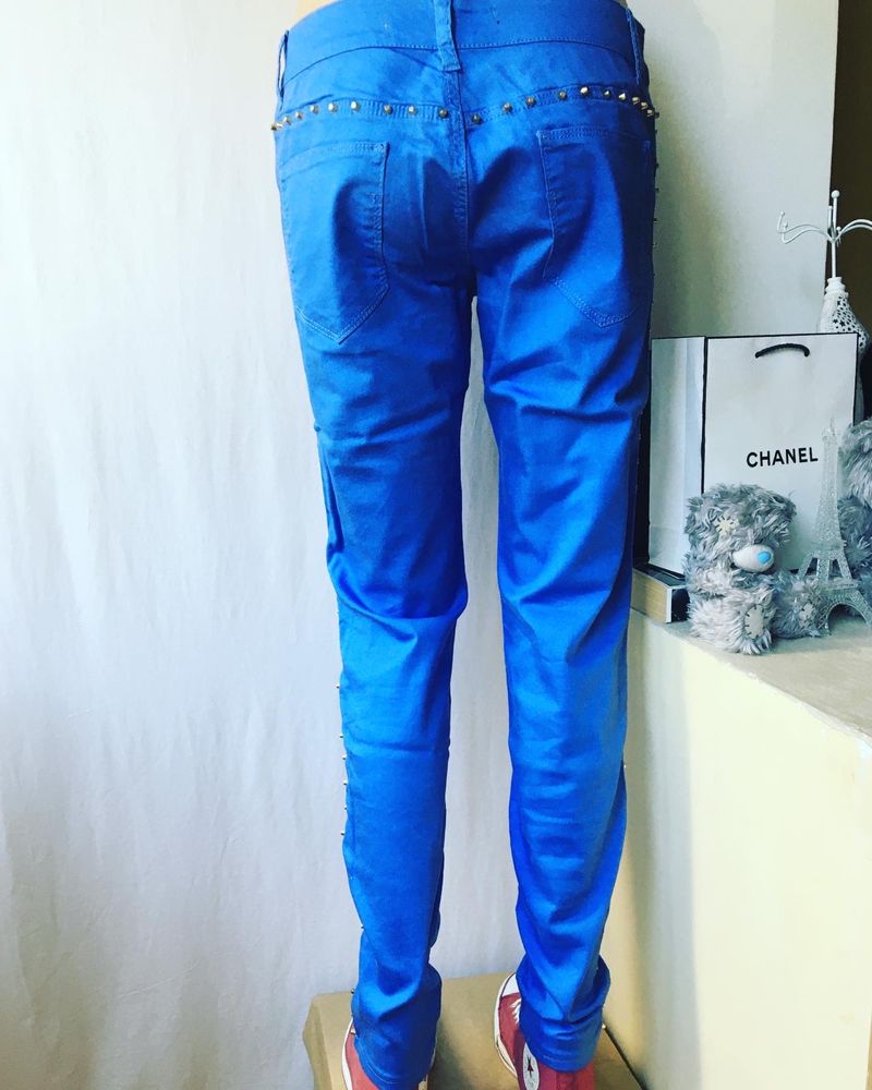 Blugi cu tinte pe lateral si la spate elastici skinny noi cu eticheta