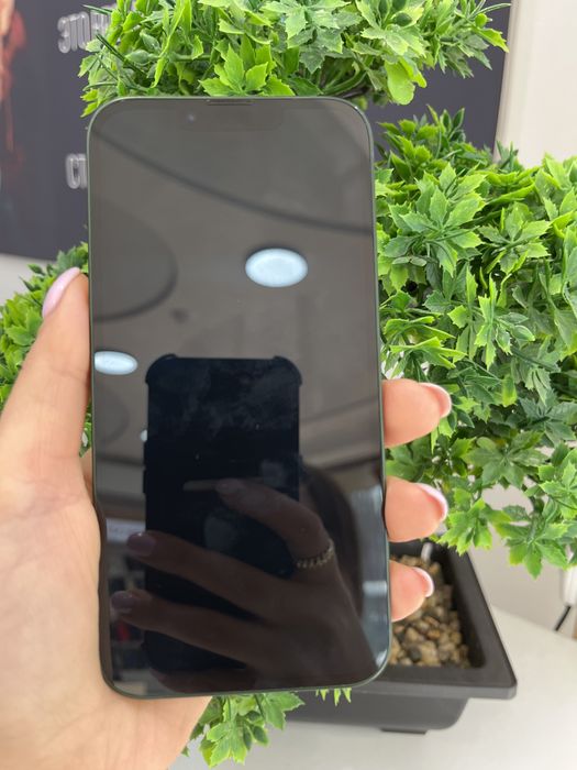 iPhone 13 на идеольным состаянии