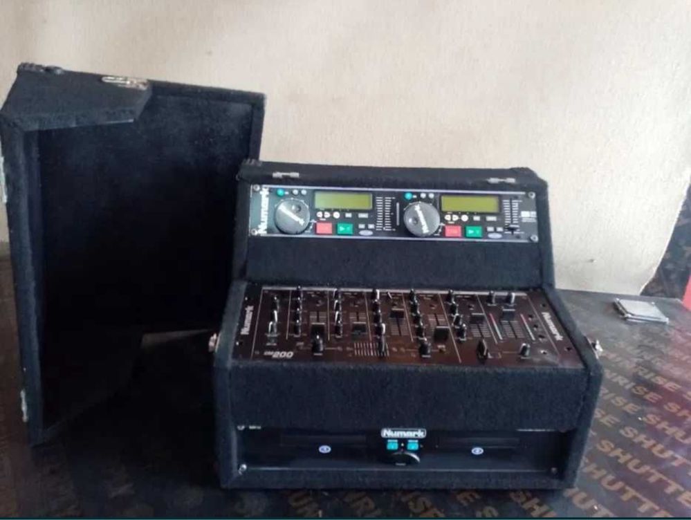 DJ станция, миксер пулт с двоен диск