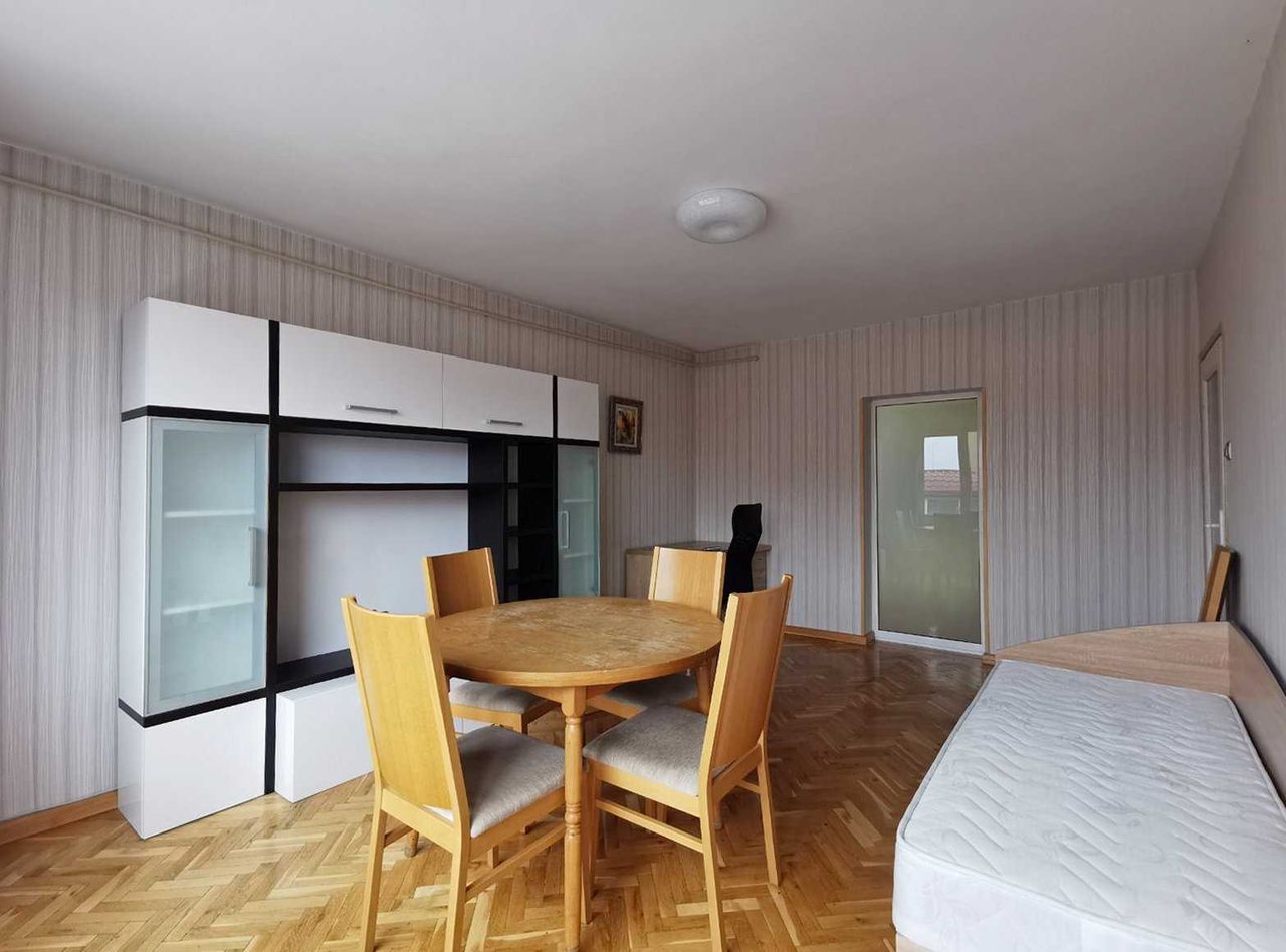 Продава се Тристаен апартамент в Русе, Център - 85 кв.м за 1636 €/кв.м - Снимка #2
