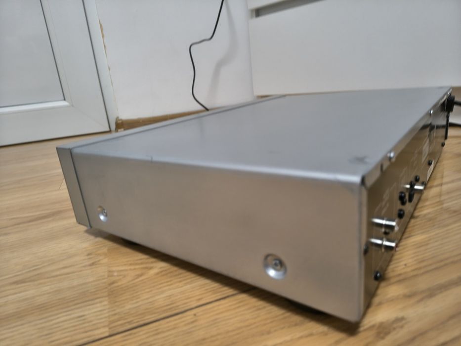 De vinzare CD player Onkyo C7030 .