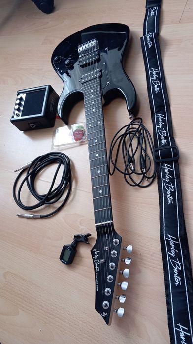 De vânzare chitară electrică cu toate accesoriile din inmagin