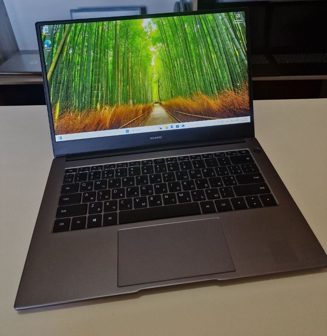 Ультрабук Huawei Core i3-1011