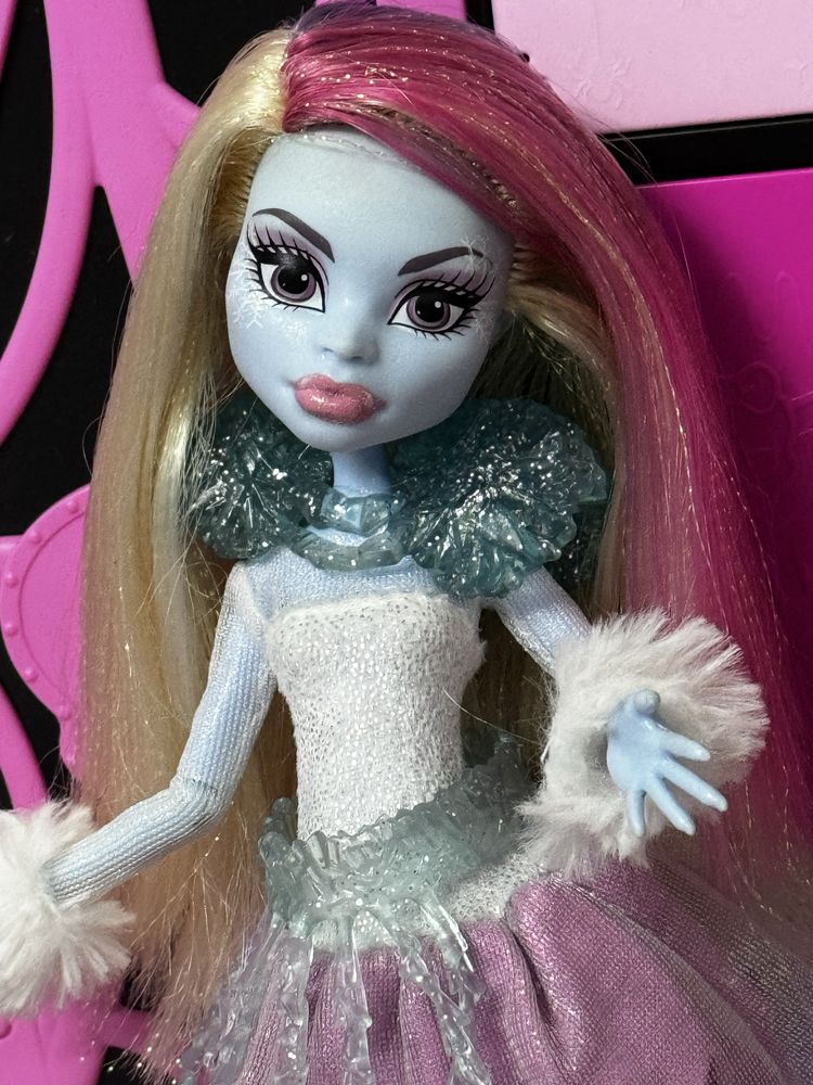 Papusa monster high abbey ghouls rule