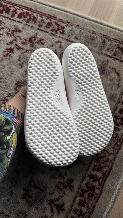 Barefoot Be Lenka nr 32, noi, in cutie