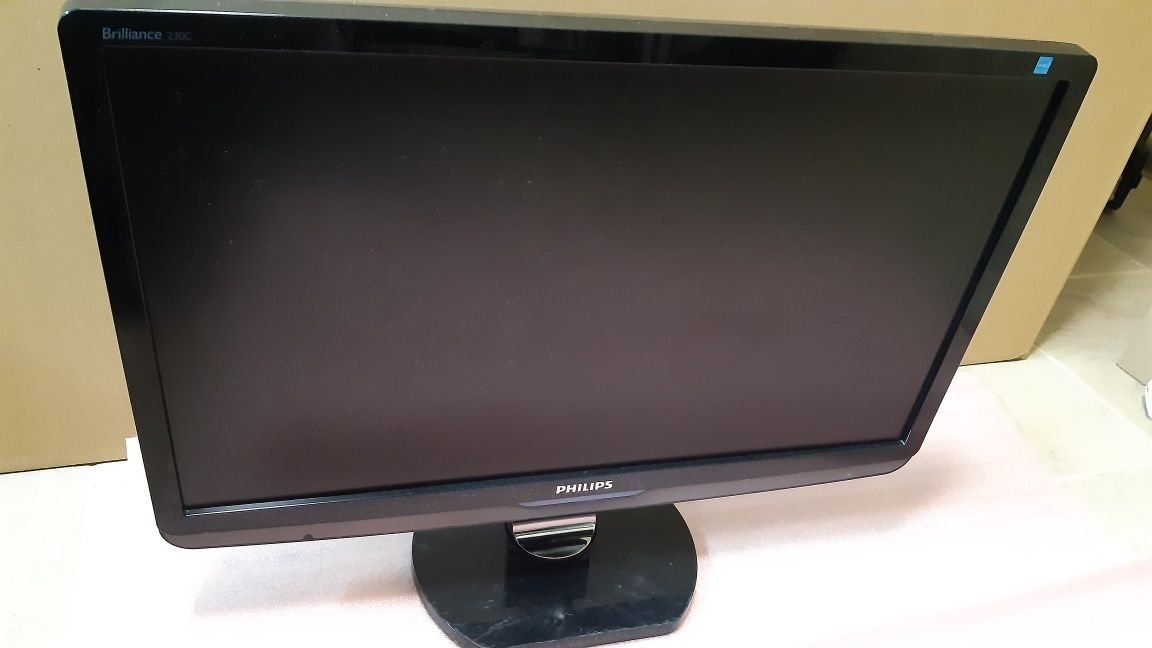Монитор Philips 24