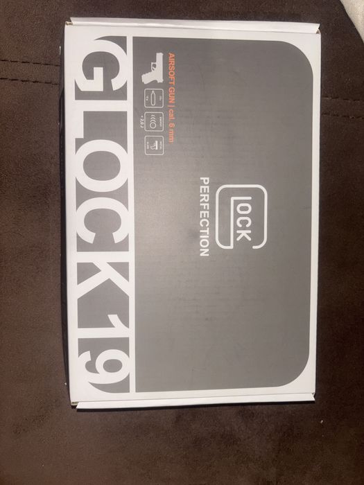 Еърсофт пистолет GLOCK 19 CO2 МЕТАЛНА РАМА от UMAREX Германия
