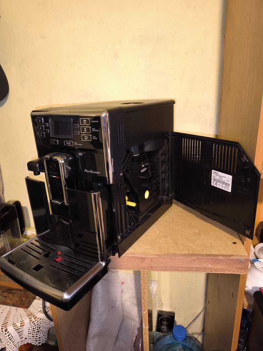 Продавам кафемашина Saeco PicoBaristo