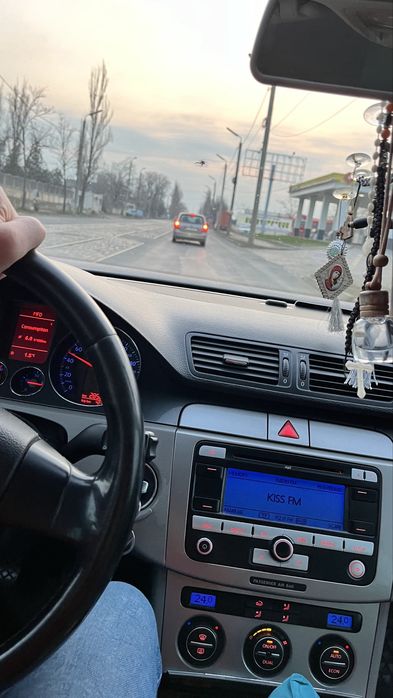 Cine e interesat sa sune