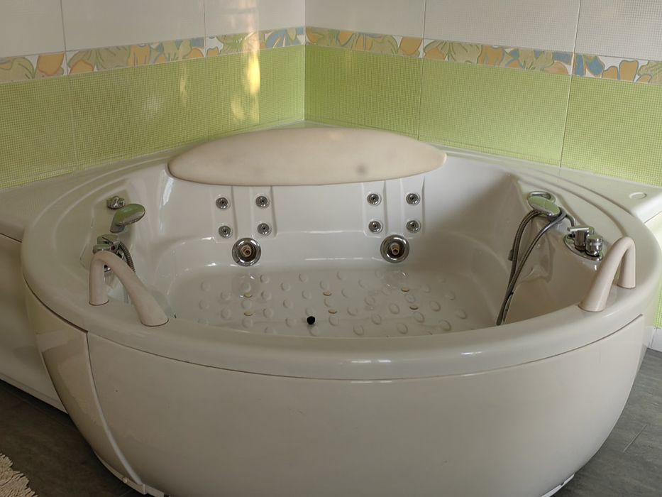 Джакузи с гидромассажем,, самовывоз