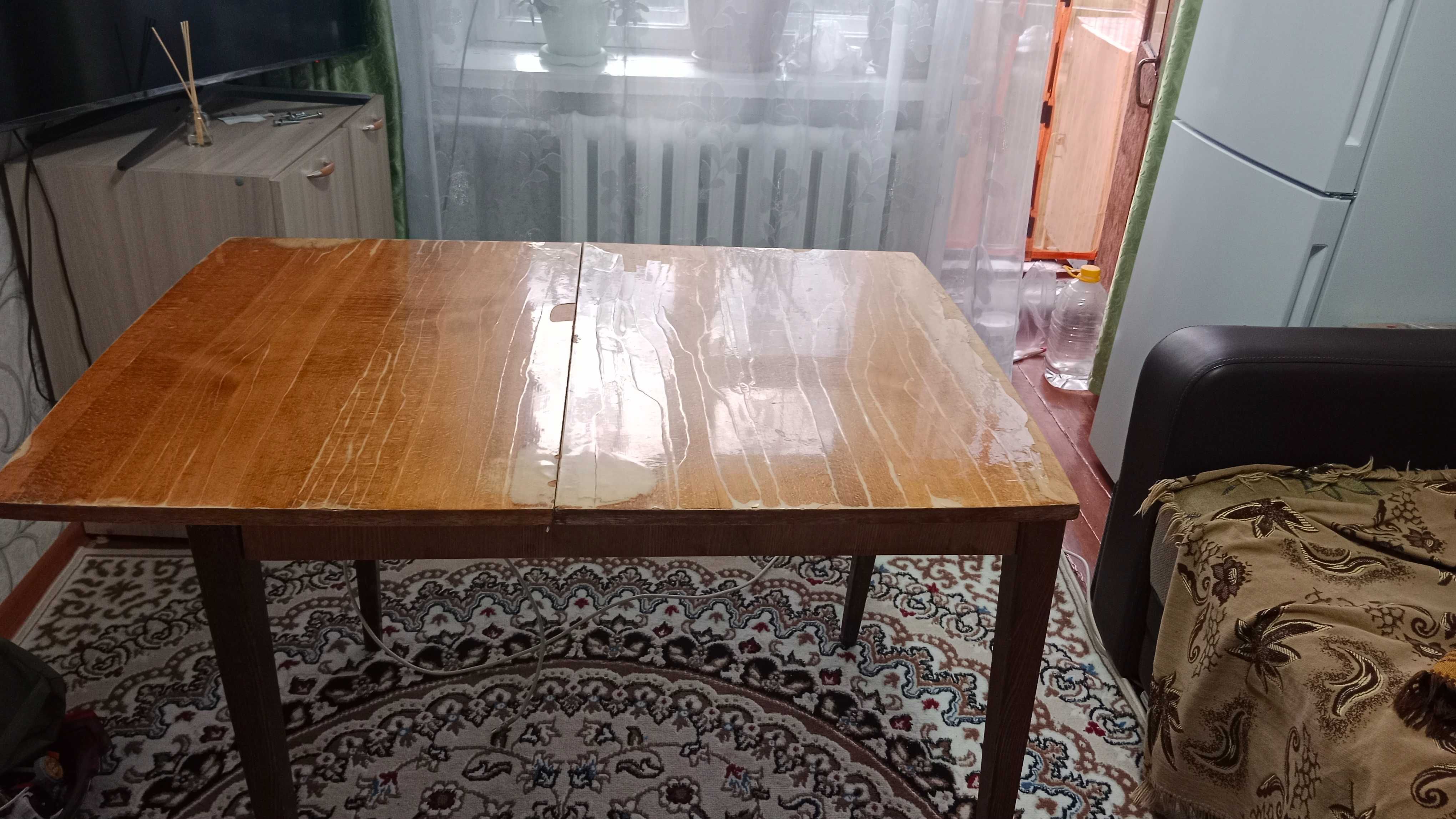 Полированный Стол и шкаф