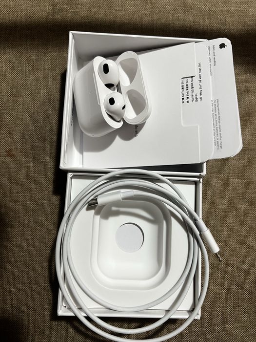 Air pods pro 3.
