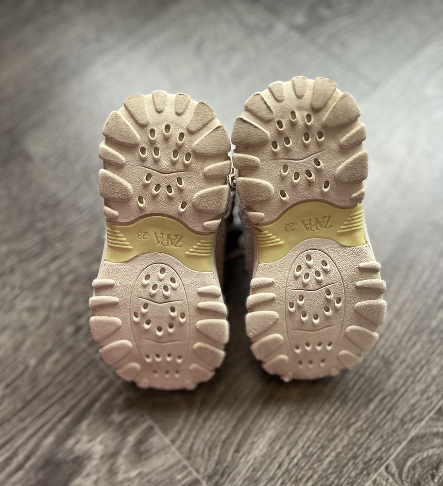 Ghete piele Zara, EUR 23