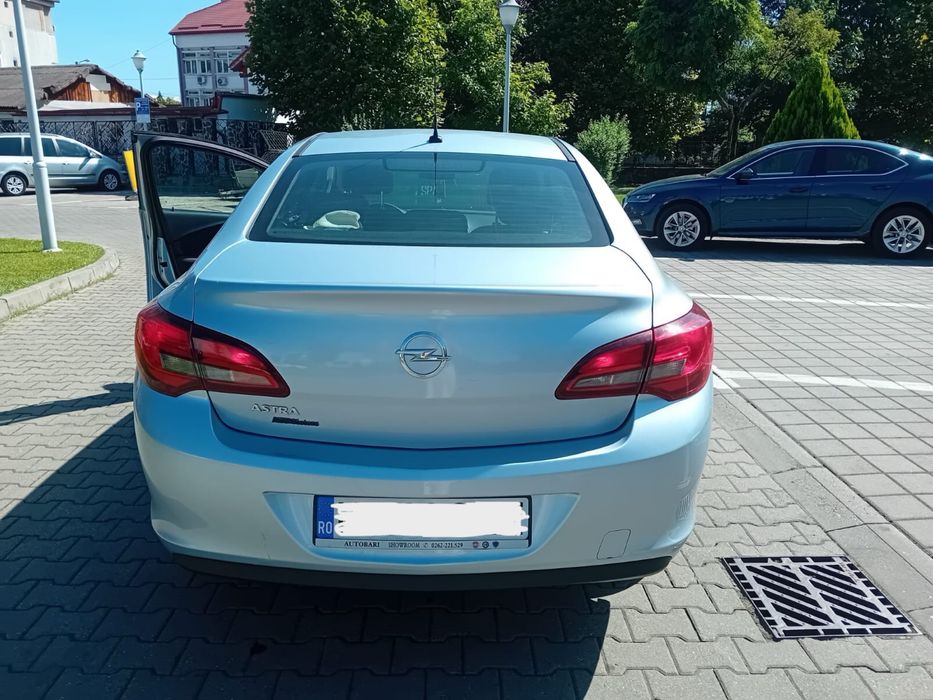 Vand Opel Astra anul fabricatiei 2016