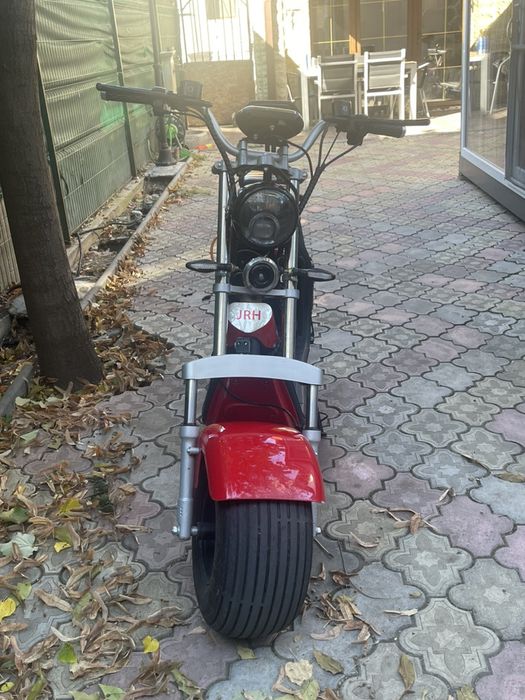 Scuter electric, moped