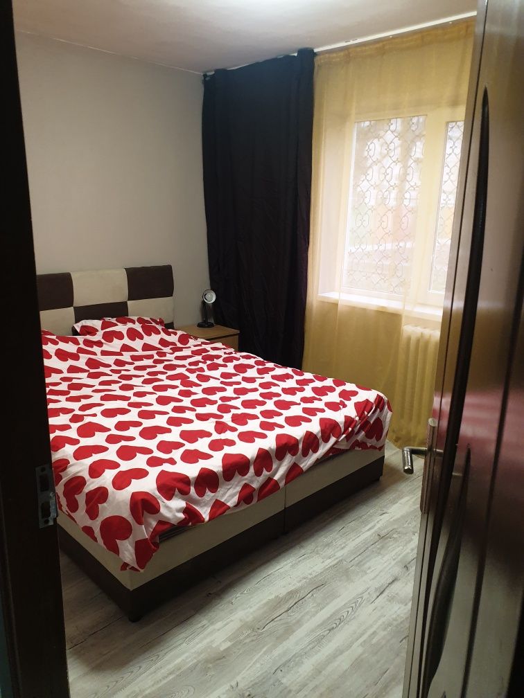 apartament in zona piata resita la parter