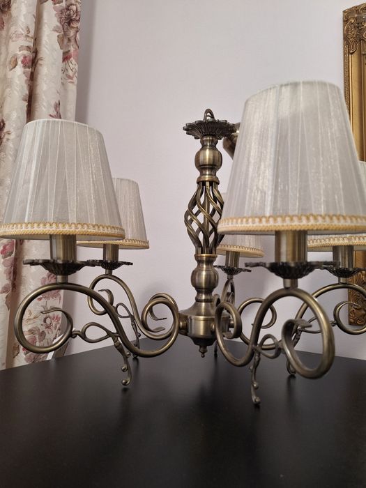 Lustra cu 5 surse de lumina