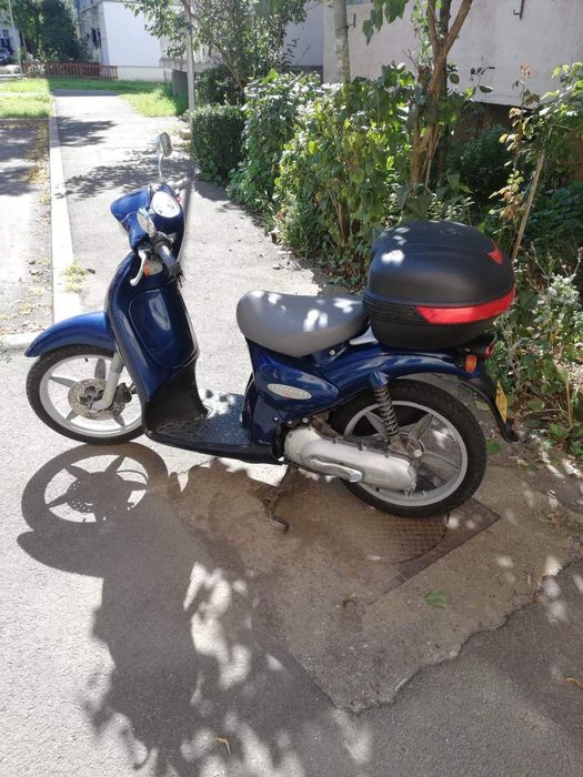 Scuter Aprilia Scarabeo