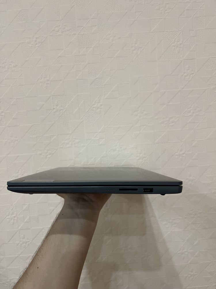 Lenovo Ideapad Slim 3 15IAN8