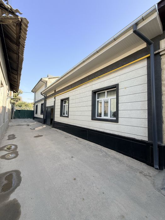 Rohat metro yonida uchaska sotiladi