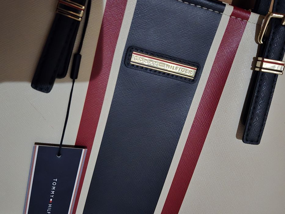 Tommy hilfiger оригинална чанта
