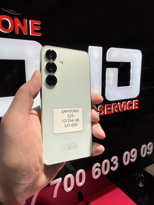 Samsung S25 память 12/256Gb в идеале с коробкой