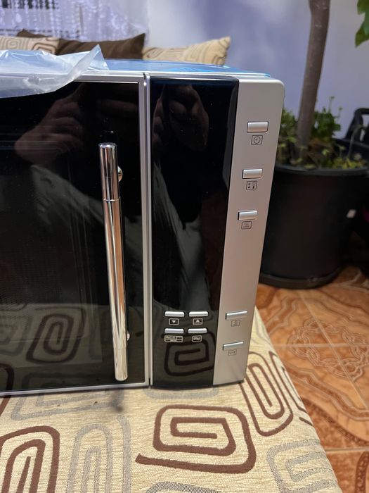 Cuptor cu microunde nou