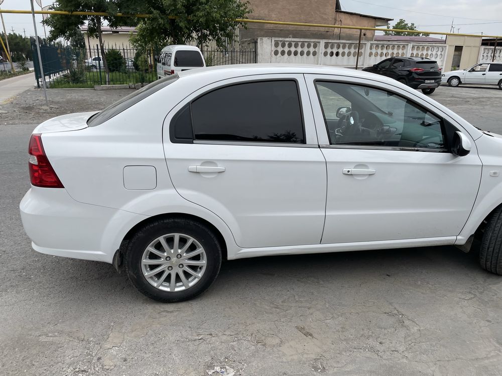 Nexia 3 sotiladi mexanika 2018 varyant yoki naxtka  6300$