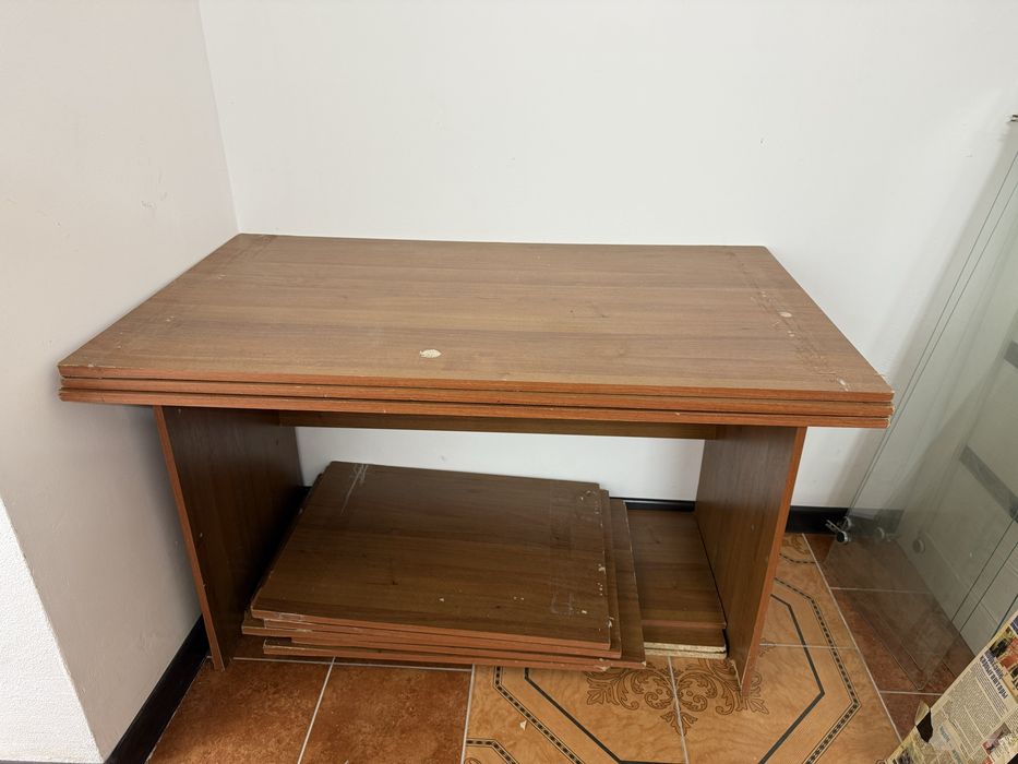 Письменный стол 3 штук по 6000 тенге