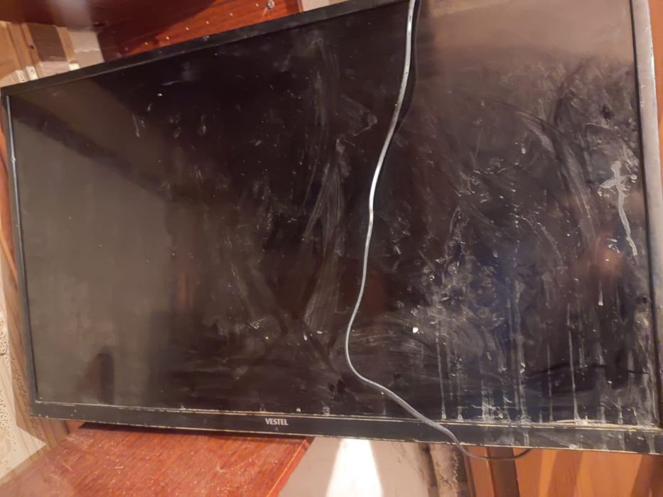 Продам телевизор на запчасти
