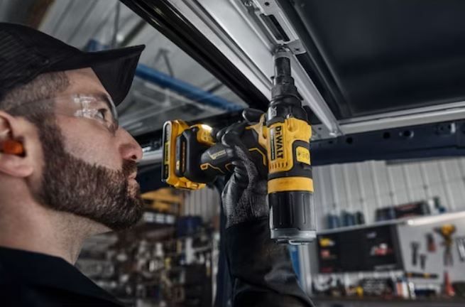 Акумулаторна нитачка DeWALT DCF403NT, 18 V, 2.4-4.8 mm