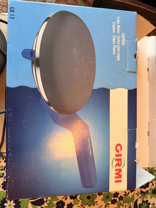 Уред за палачинки Girmi, произведен в Италия