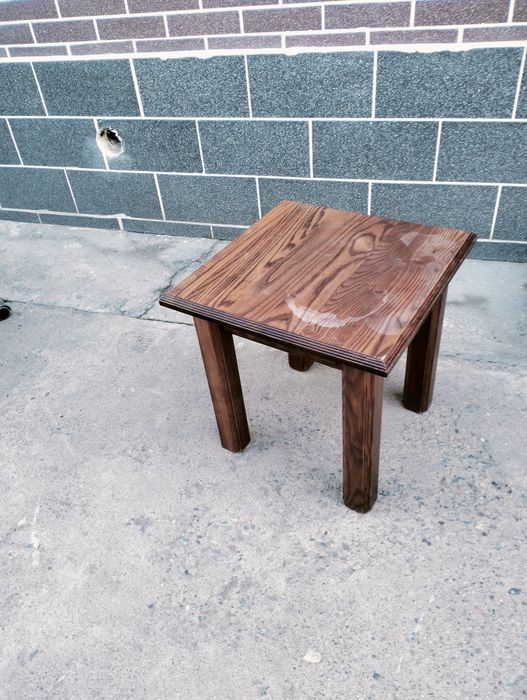 Мощная табуретка, дерево.