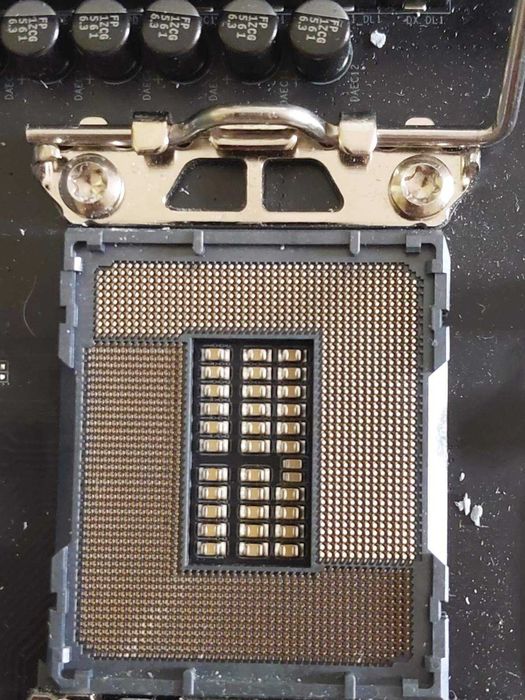 i5 13600KF + Gigabyte Z690 Aorus Elite AX, DDR4