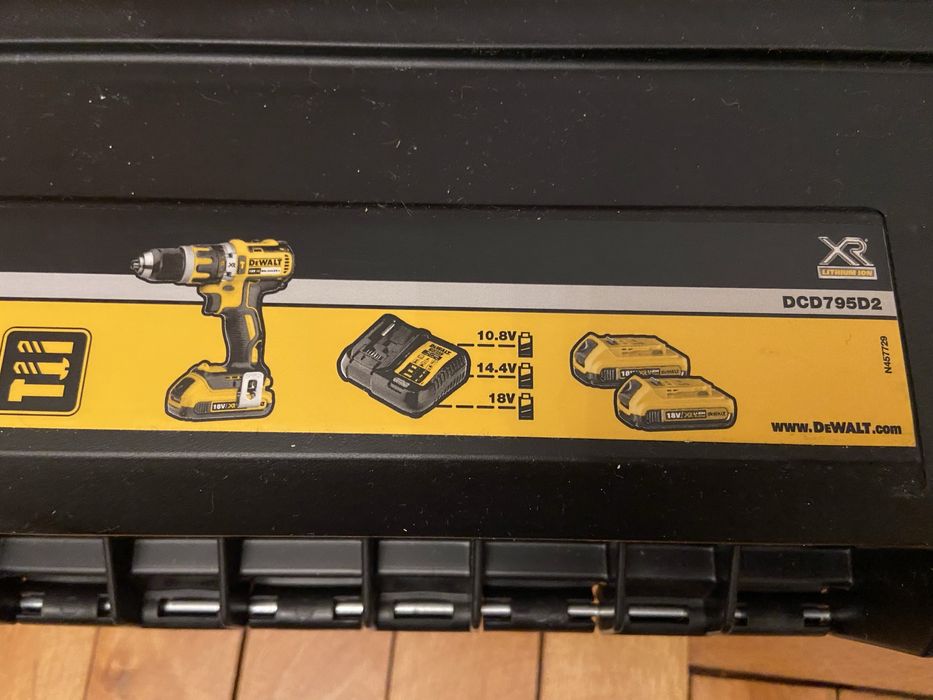 Valiza/Geanta pt.DCD795 & accesorii (inc&2x2Ah), noua originala-DeWALT