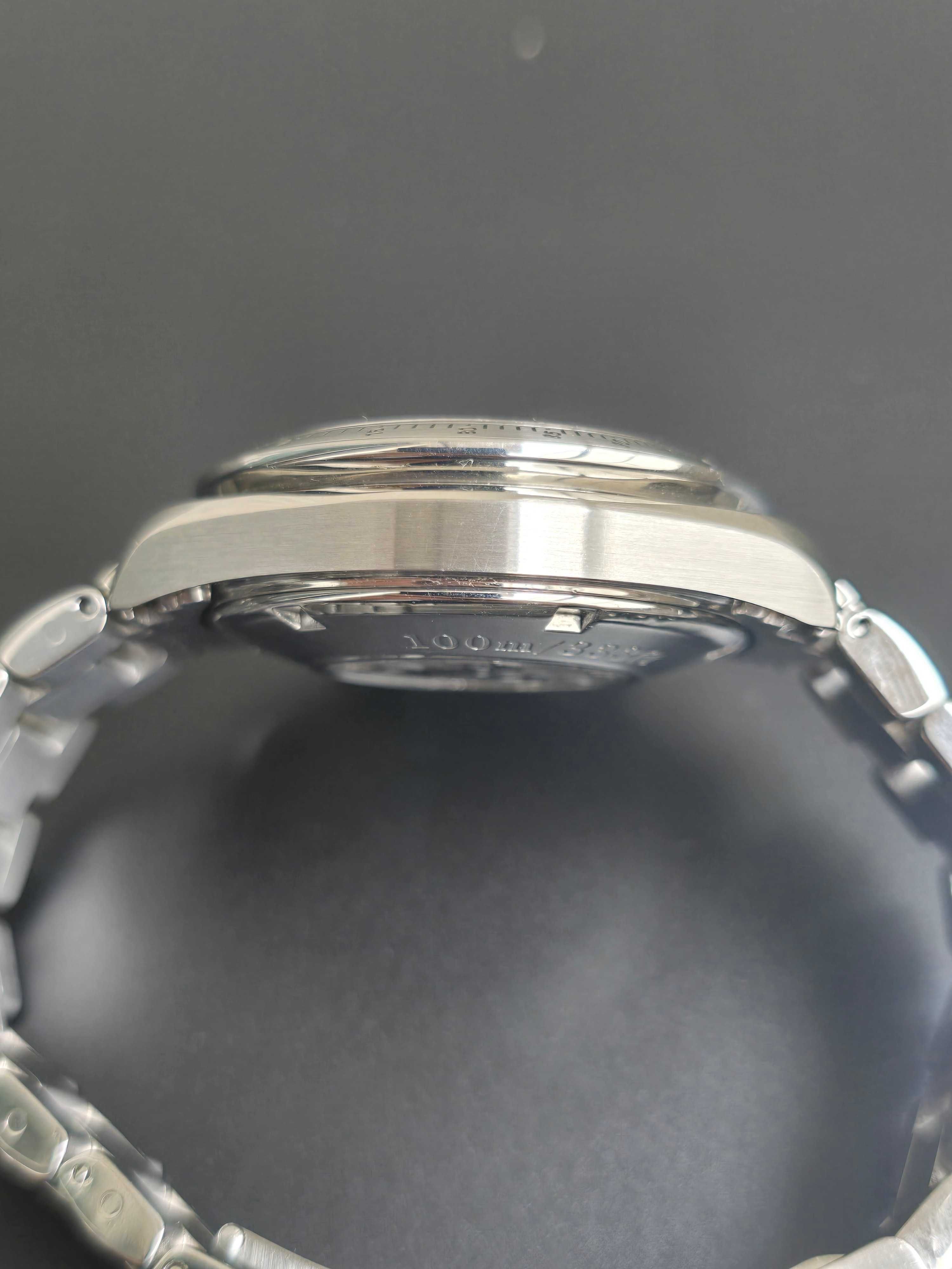 Omega Speedmaster Date 3211.30
