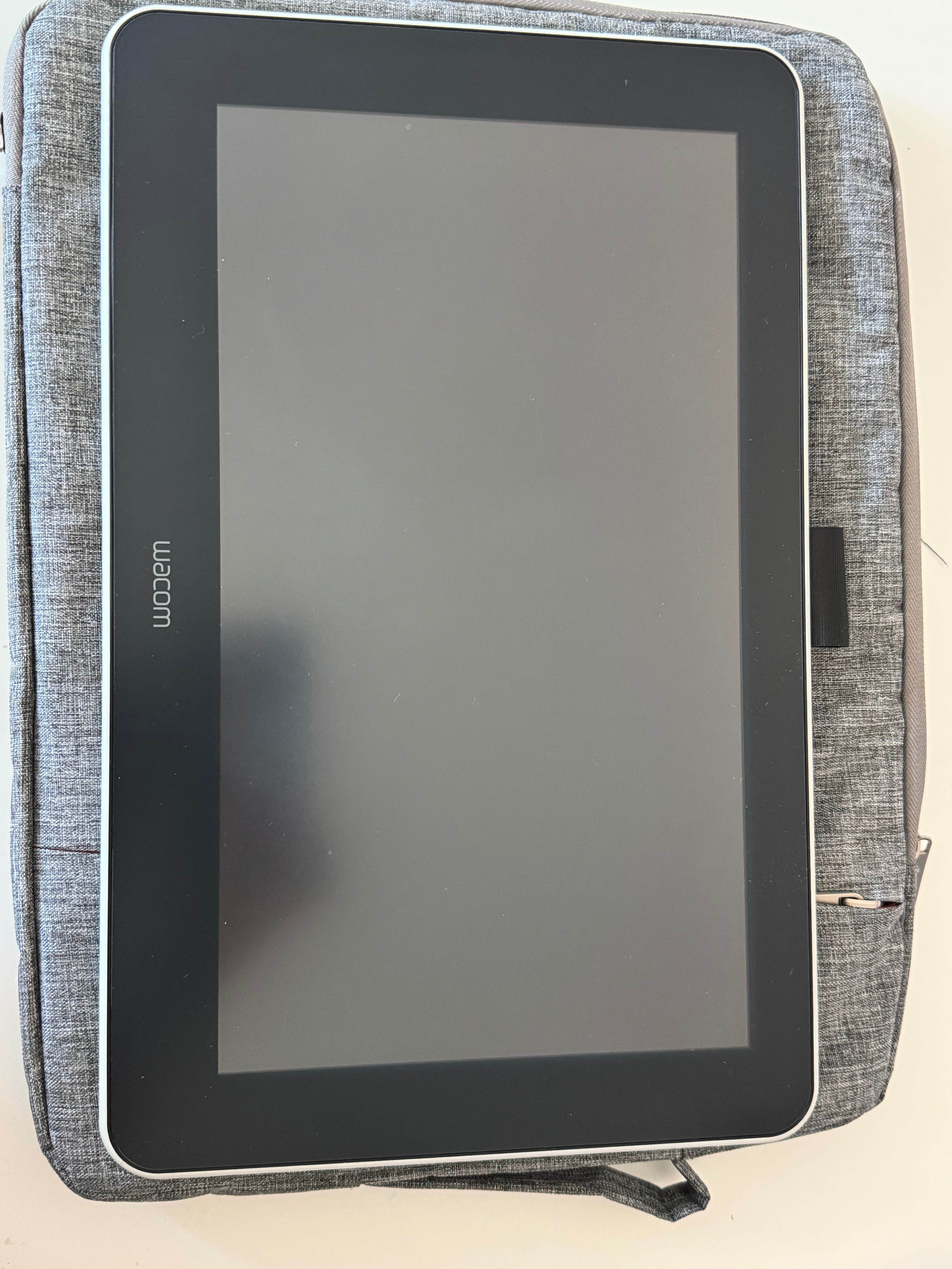 Продавам монитор-таблет Wacom One 12 (DTC121W0B)