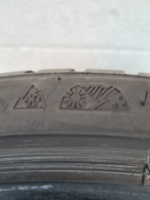 Всесезонни гуми 2 броя BRIDGESTONE WeatherControl A005 225 40 R18